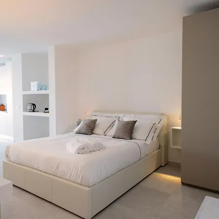 Calammare - Luxury With And Gym -